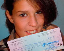 ganadora de cheque de 100 euros